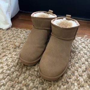 UGG mini boot size 9 / 40